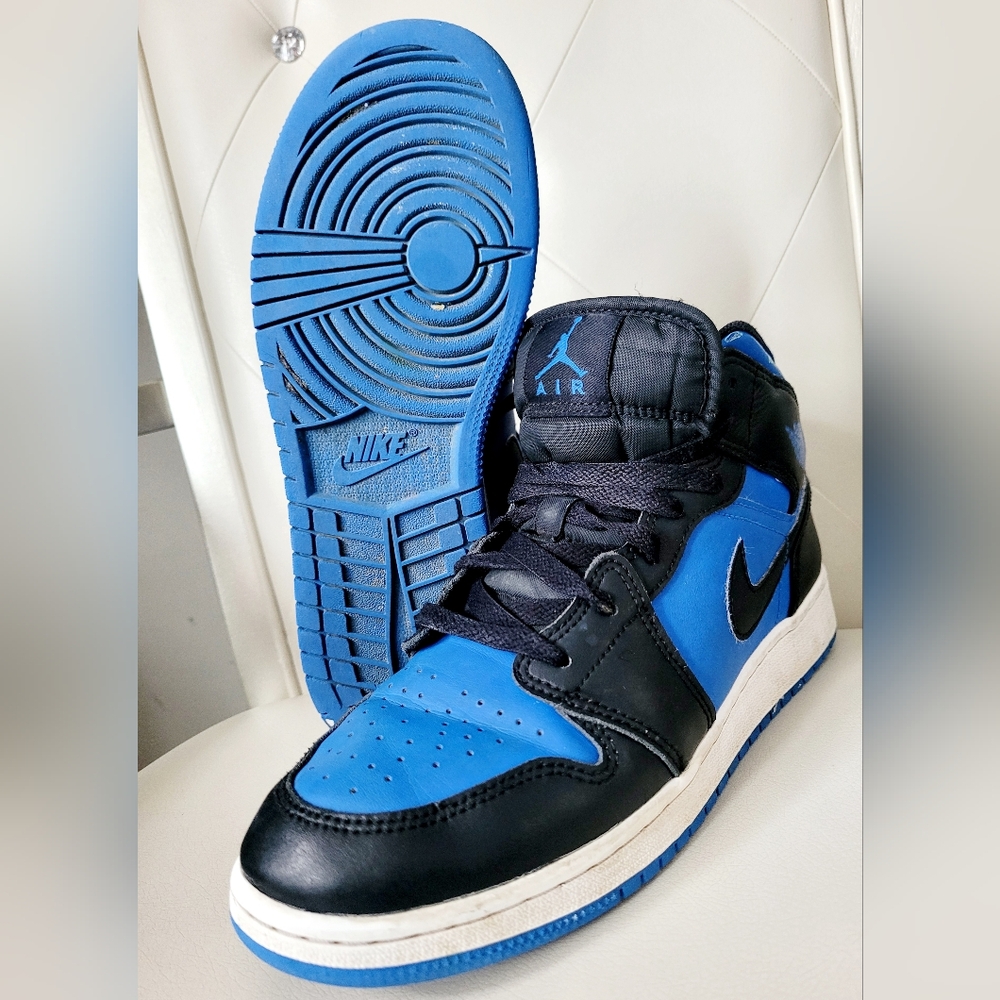 NIKE Air Jordan 1 Mid Black/Hyper Royal Blue Tumbled Perforated Leather 6Y